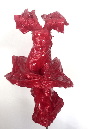 femme rouge résine- sculpture drapé
