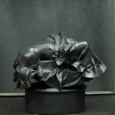 femme  sculpture black requiem